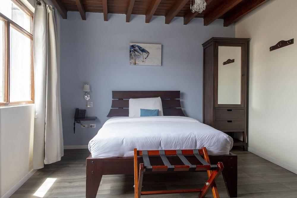 Colonial San Agustin Hotel